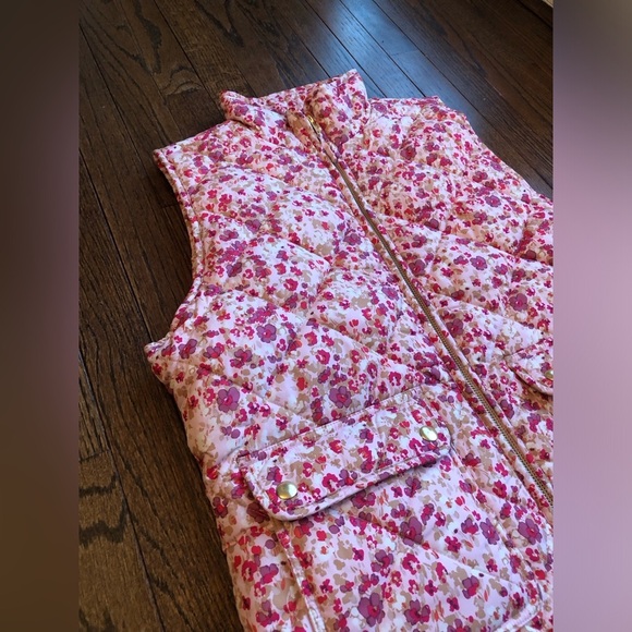 J. Crew Women’s M Pink/Purple Floral Full-Zip Puffer Vest w/Pockets - EUC! - Picture 3 of 12